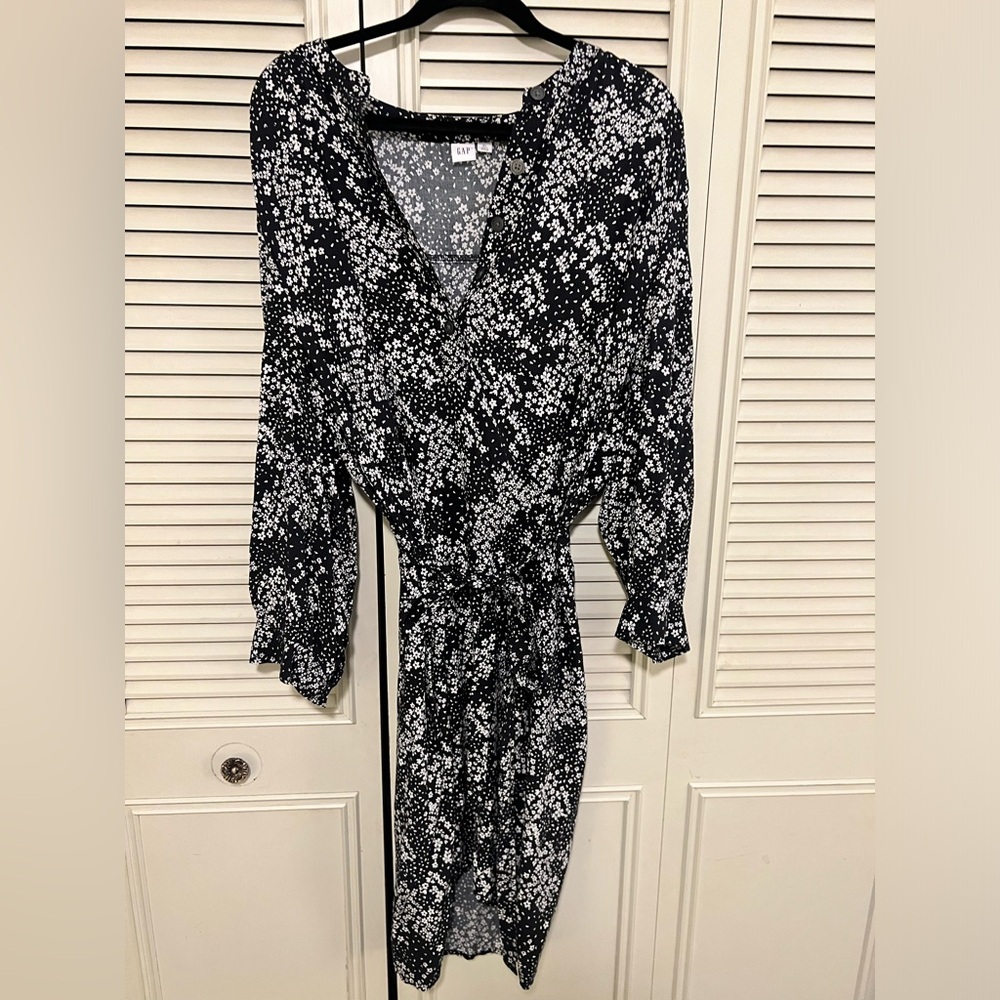Gap black and white floral dress